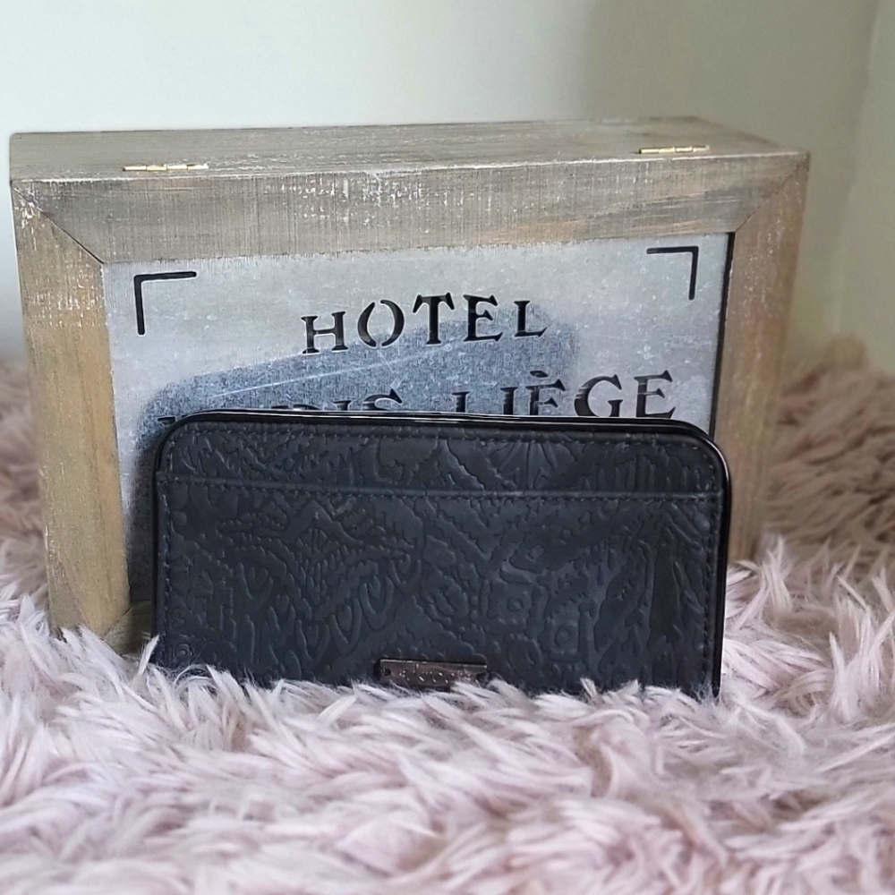 ❤️Sakroots Womens black Flap Wallet